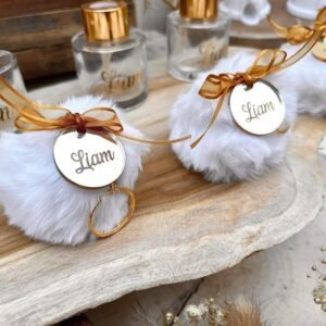 Pluchen pompom sleutelhanger met gouden sleutelring